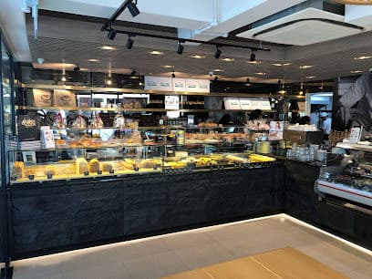 Baker & Cook - Eng Kong Park - Dog Cafes