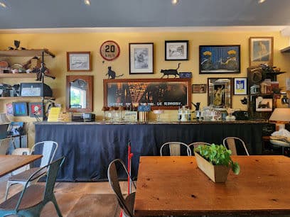 Cafe Sunset Railway - Dog Cafes