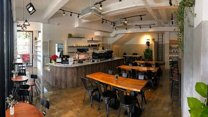 FlagWhite - Dog Cafes