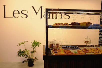 Les Mains Bakehouse - Dog Cafes