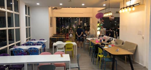 Menage Cafe - Cat Cafes