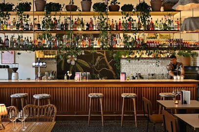 MERCI MARCEL EAST COAST - Dog Cafes