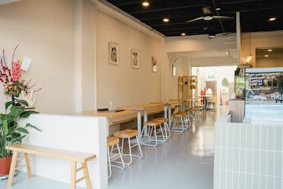 On Pause - Dog Cafes