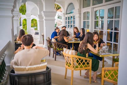 Wildseed Café at 1-Flowerhill, Sentosa - Dog Cafes